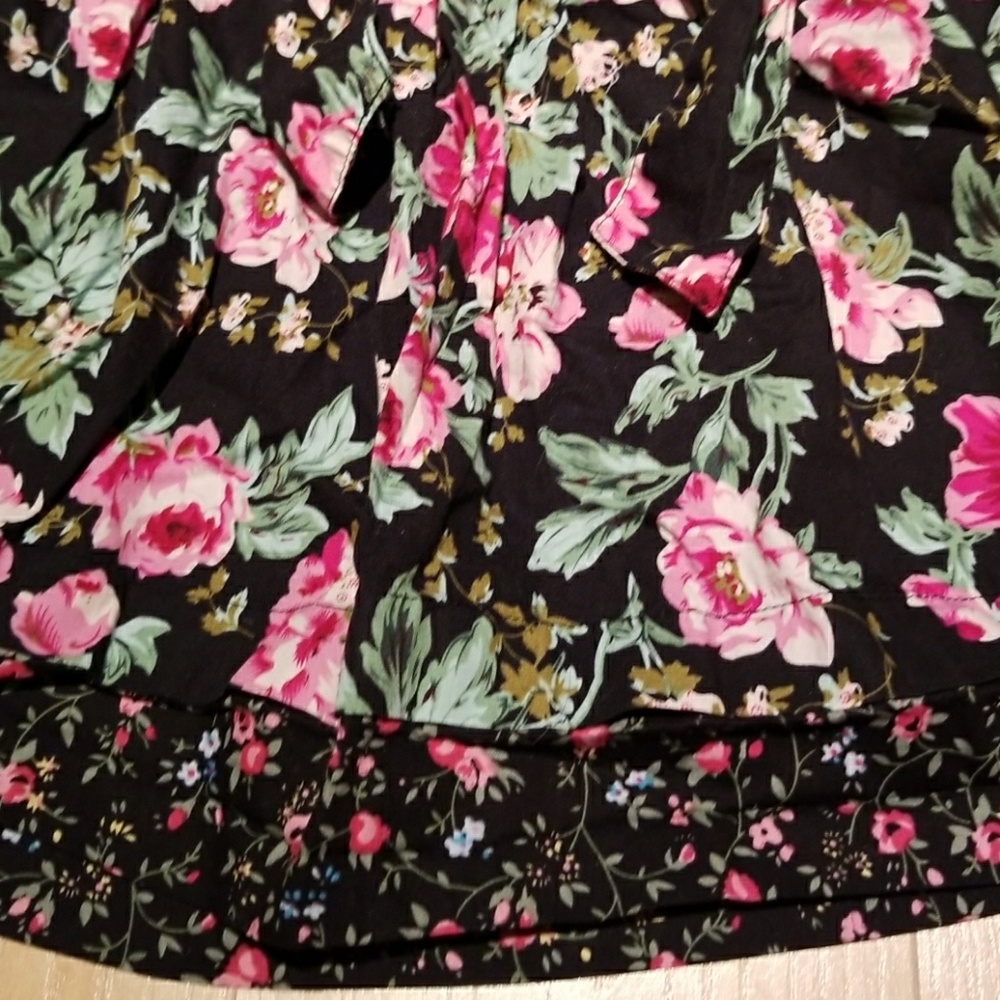 Black Flower skirt - Picture 3 of 7